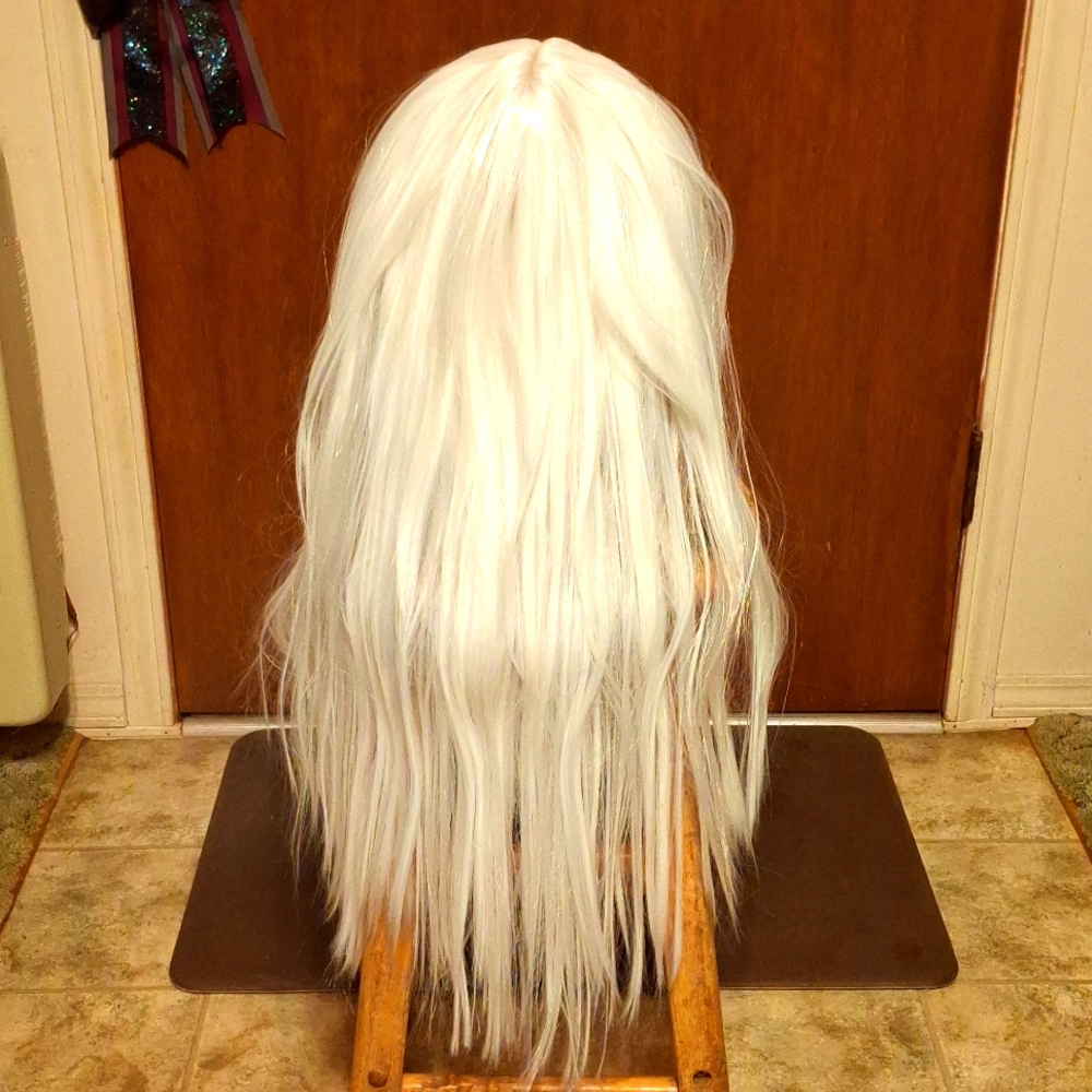 23" to  24" white cosplay wig